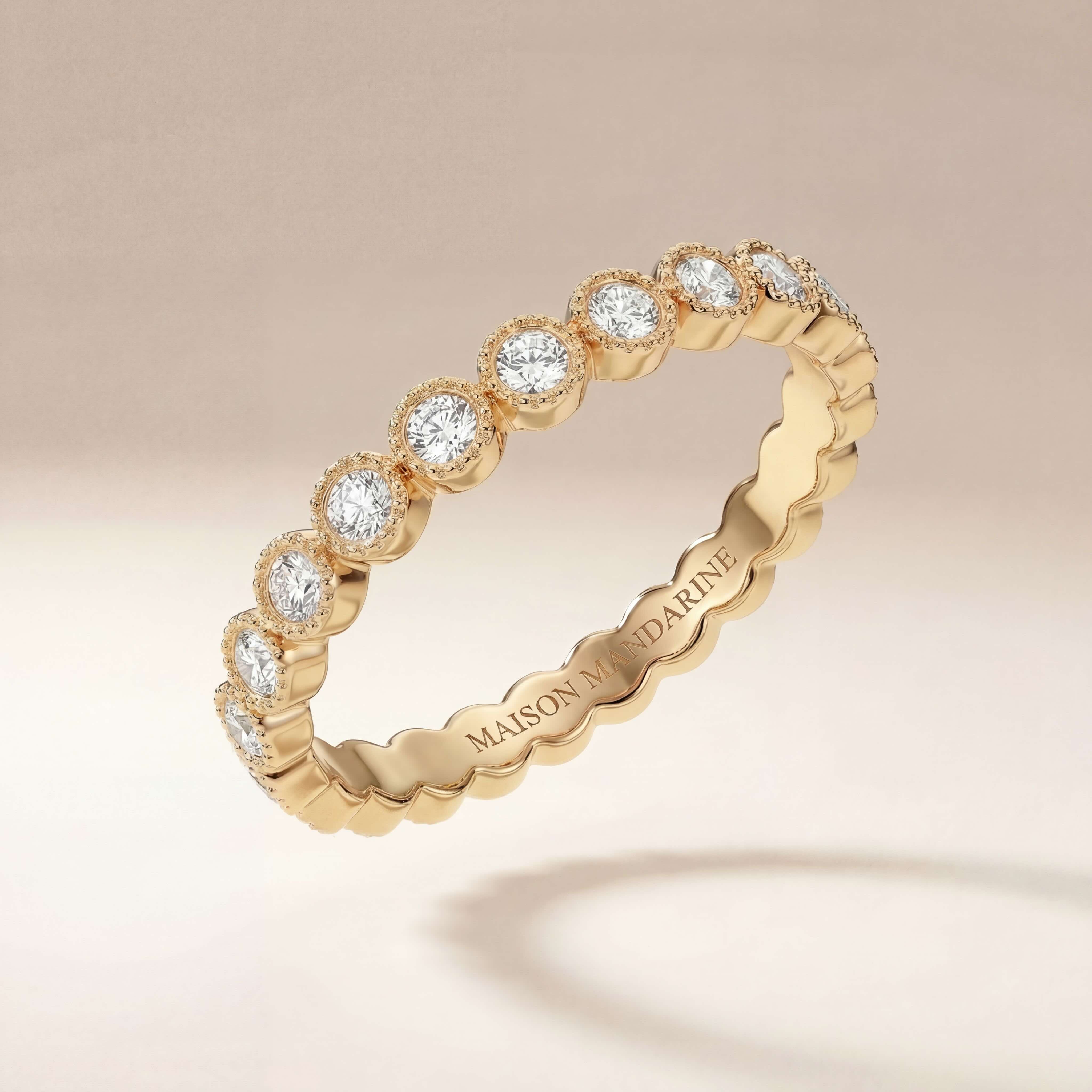 Alliance diamant serti clos perlé en or jaune 18 carats, tour complet de diamants avec gravure Maison Mandarine