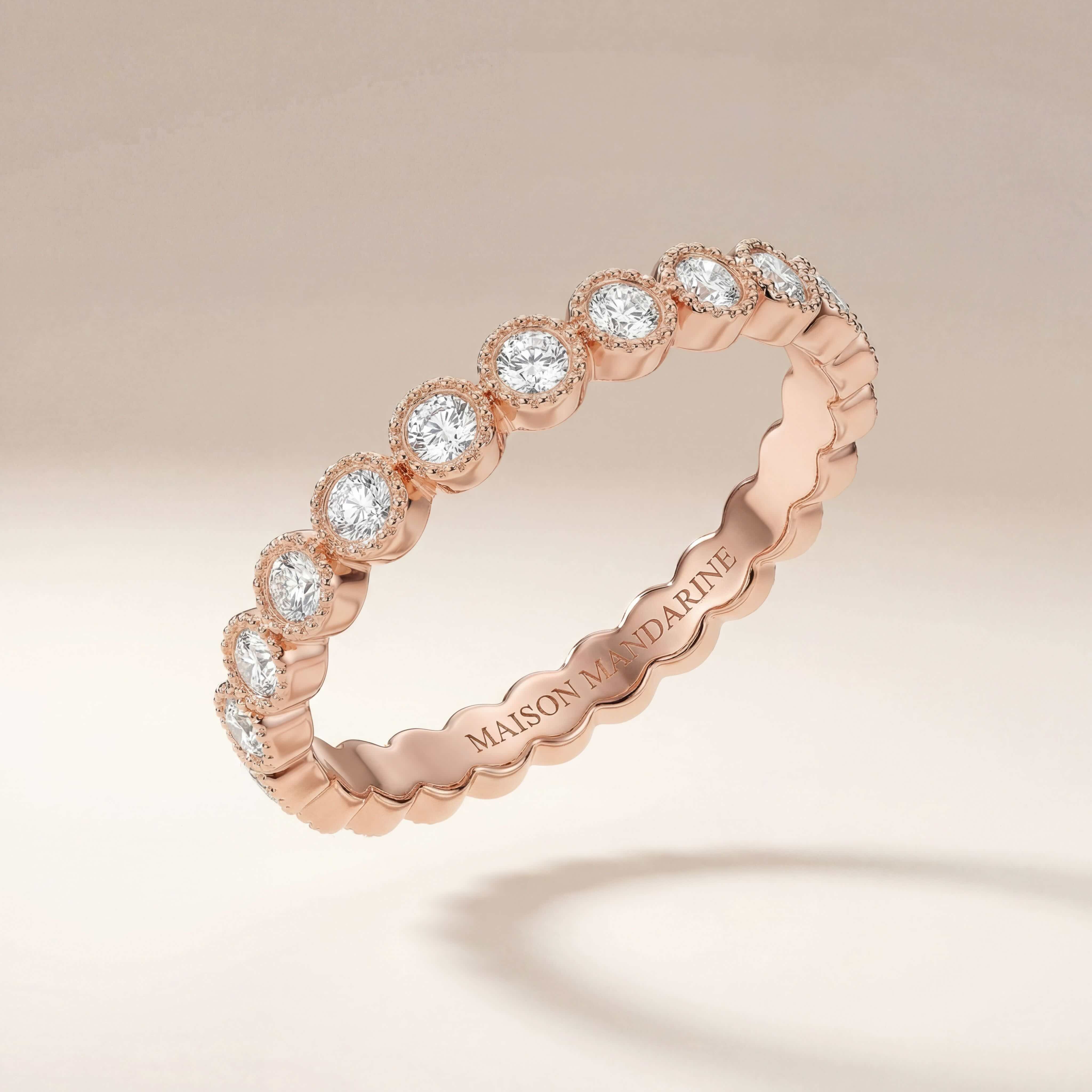Alliance diamant serti clos perlé en or rose 18 carats, tour complet de diamants avec gravure Maison Mandarine