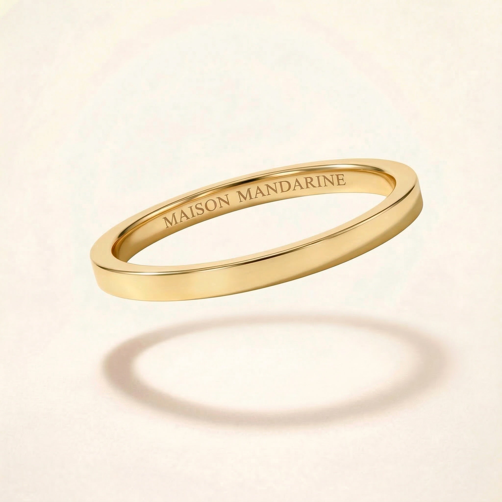 Alliance femme plate 1,7 mm en or jaune 18 carats Maison Mandarine avec gravure intérieure
