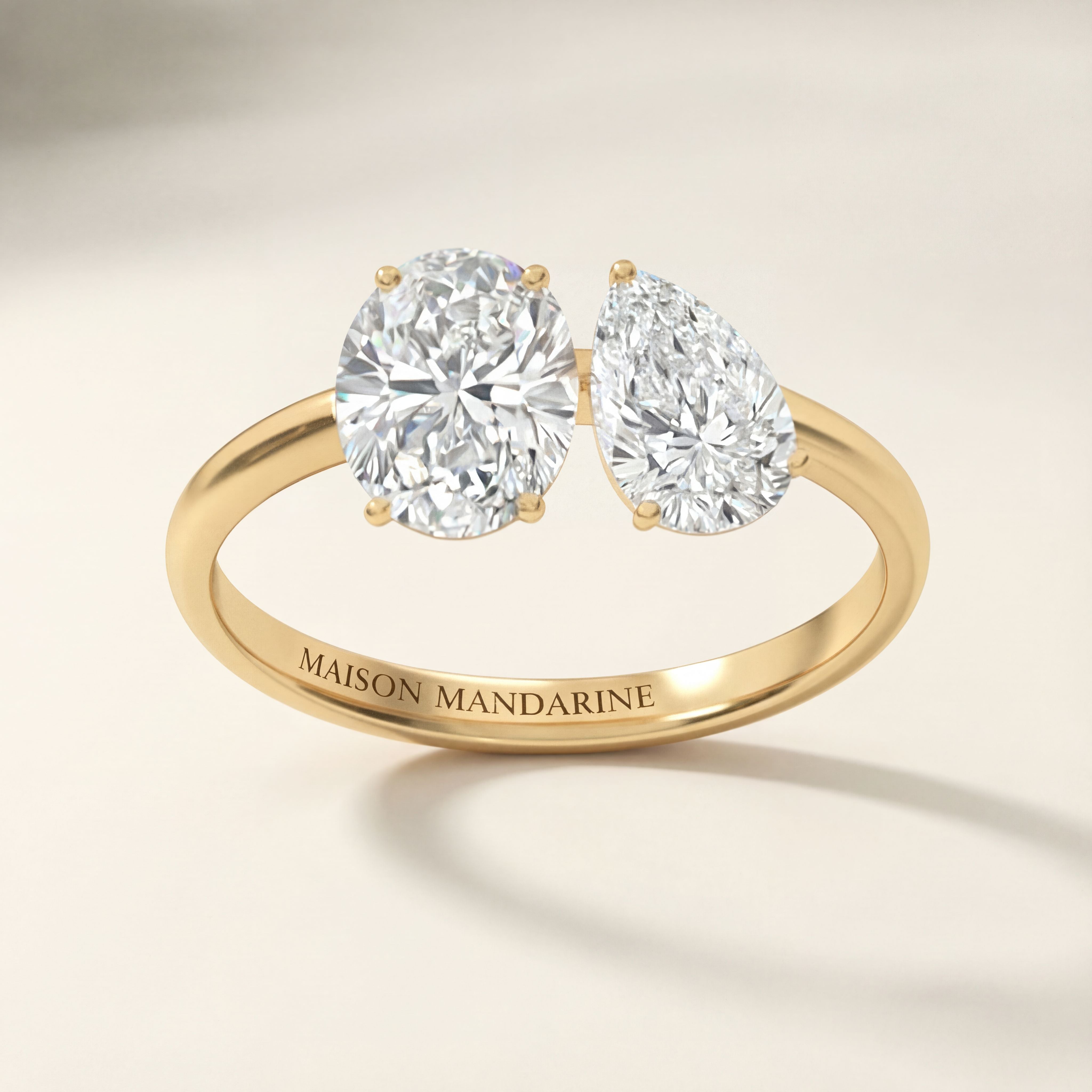 Bague Toi et Moi Maison Mandarine en or 18 carats avec diamants taille ovale et poire