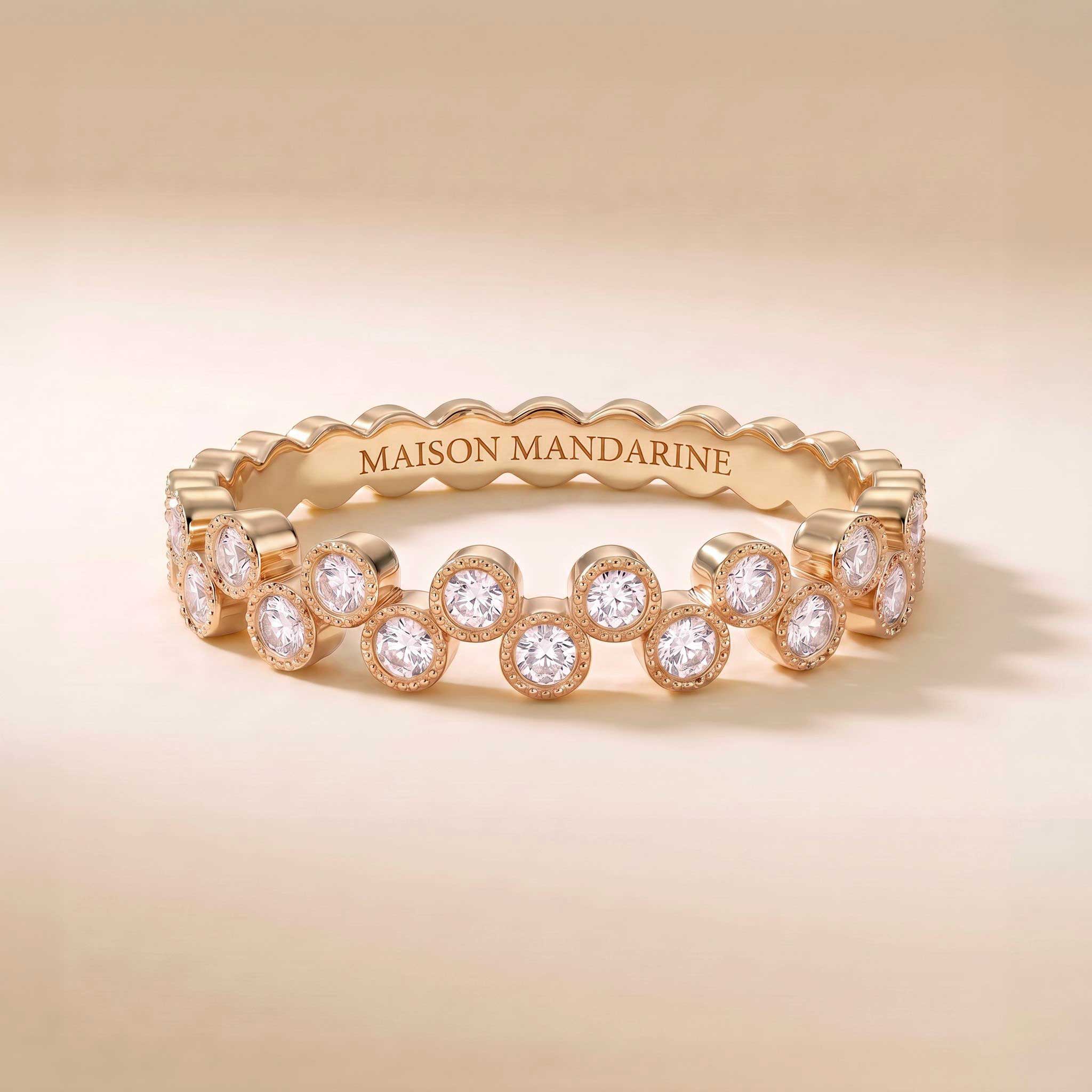 Alliance en or jaune sertie de deux rangées de diamants en serti clos perlé – Maison Mandarine