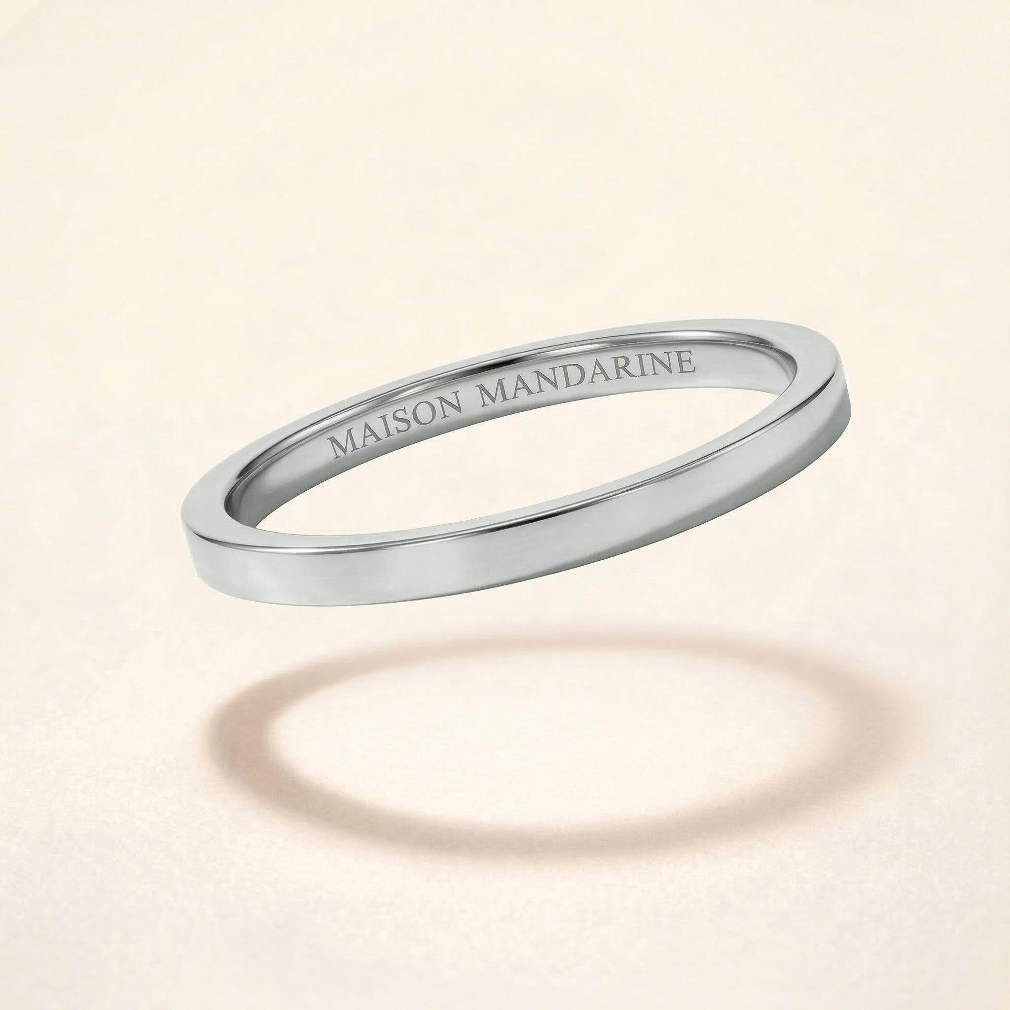 Alliance femme plate 1,7 mm en or blanc 18 carats Maison Mandarine avec gravure intérieure