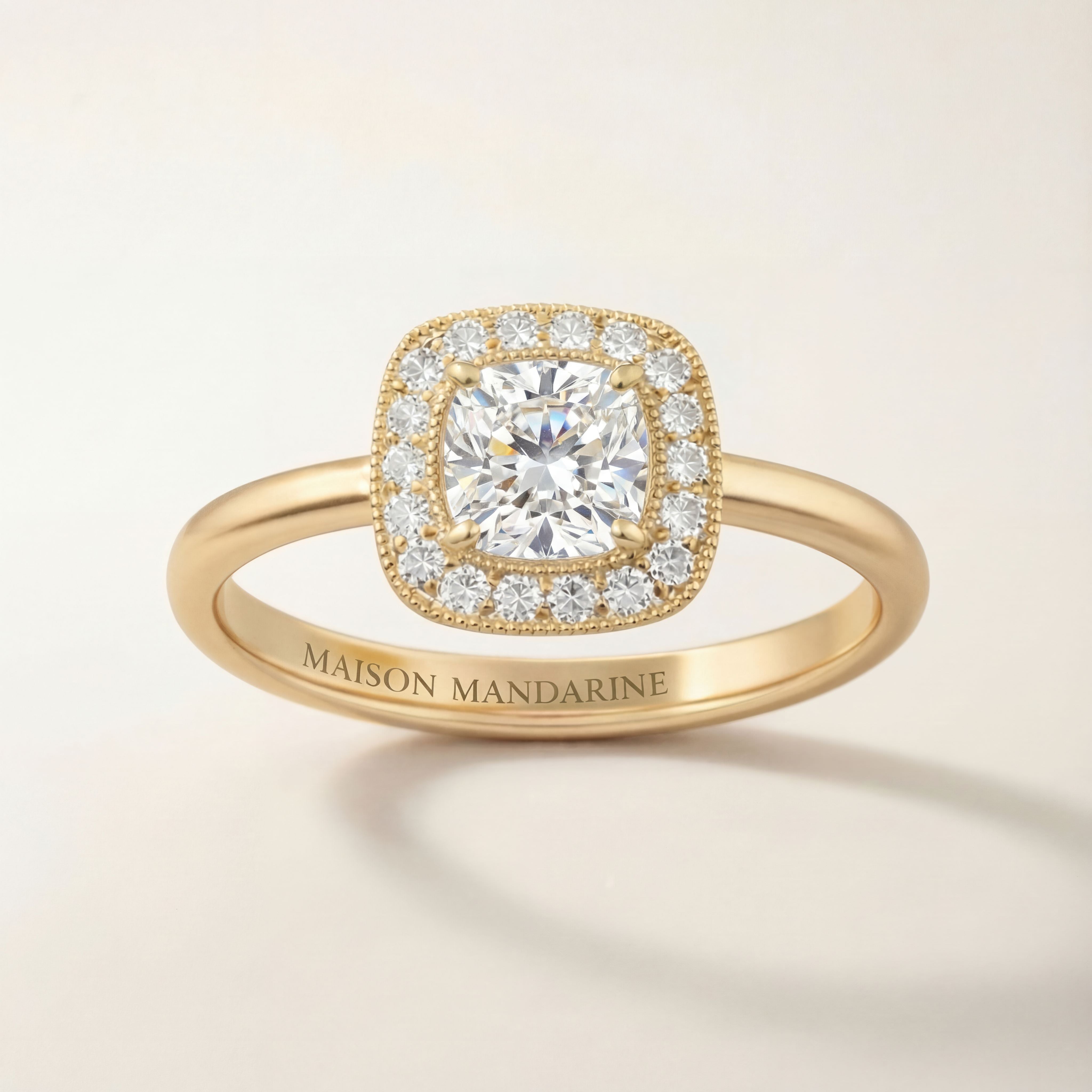 Bague de fiançailles diamant coussin entourée Maison Mandarine